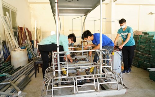 Cận cảnh ô tô điện chạy bằng năng lượng mặt trời của sinh viên Đại học Đông Á