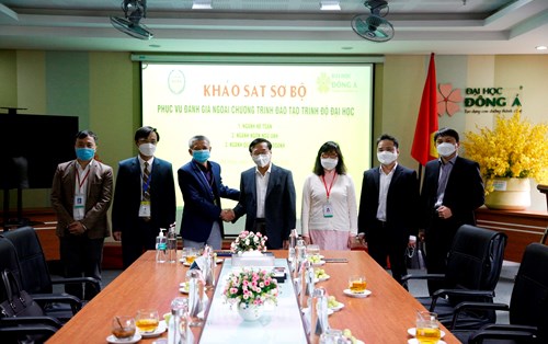 Đoàn chuyên gia đánh giá ngoài khảo sát sơ bộ CTĐT 3 ngành tại Đại học Đông Á