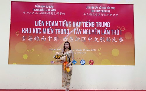 Sinh viên Khoa Trung xuất sắc ẵm giải trong liên hoan tiếng hát tiếng Trung khu vực miền Trung - Tây Nguyên lần thứ 1