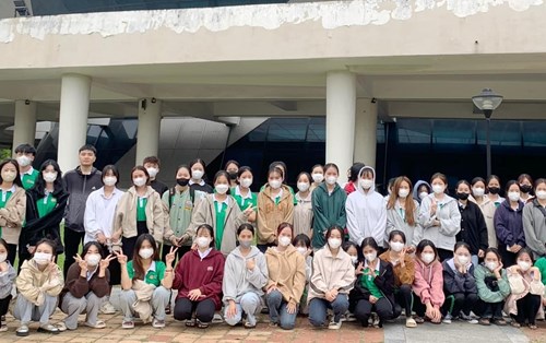 Liên Chi Đoàn Khoa NN&VH Trung Quốc ra quân hưởng ứng hoạt động "Chủ nhật xanh" 