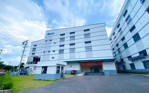14 Tân cử nhân  Khoa NN&VH Trung Quốc đã được Công ty FOXLINK Việt Nam tuyển dụng